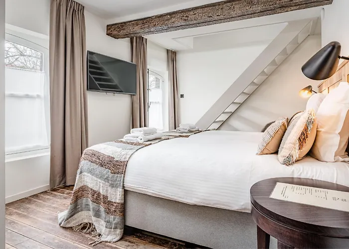 Отель Monasterium Poortackere